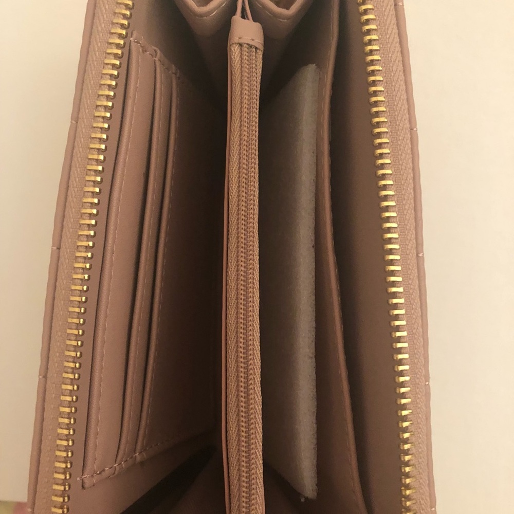 Light Pink Pearl Quilted Wallet - Picture 2 of 3